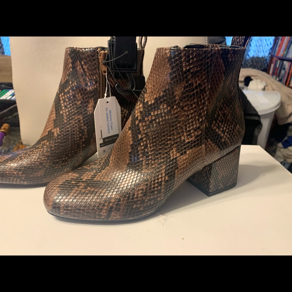 Time and Tru boots